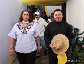 Feligreses acompañan a Santo Domingo de Guzmán rumbo a su morada en Las Sierritas