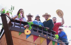 Feligreses acompañan a Santo Domingo de Guzmán rumbo a su morada en Las Sierritas