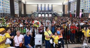 Feligreses acompañan a Santo Domingo de Guzmán rumbo a su morada en Las Sierritas
