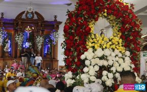 Feligreses acompañan a Santo Domingo de Guzmán rumbo a su morada en Las Sierritas