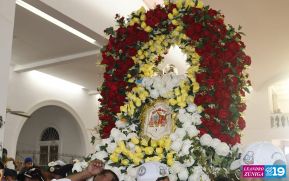 Feligreses acompañan a Santo Domingo de Guzmán rumbo a su morada en Las Sierritas