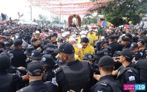 Feligreses acompañan a Santo Domingo de Guzmán rumbo a su morada en Las Sierritas