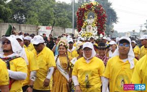 Feligreses acompañan a Santo Domingo de Guzmán rumbo a su morada en Las Sierritas