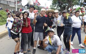 Feligreses acompañan a Santo Domingo de Guzmán rumbo a su morada en Las Sierritas