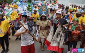Feligreses acompañan a Santo Domingo de Guzmán rumbo a su morada en Las Sierritas