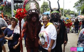 Feligreses acompañan a Santo Domingo de Guzmán rumbo a su morada en Las Sierritas
