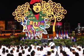 Acto de entrega de buses a cooperativas en celebración a la epopeya de la toma del Palacio Nacional