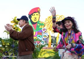 Acto de entrega de buses a cooperativas en celebración a la epopeya de la toma del Palacio Nacional