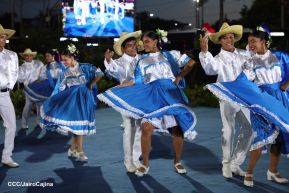 Acto de entrega de buses a cooperativas en celebración a la epopeya de la toma del Palacio Nacional