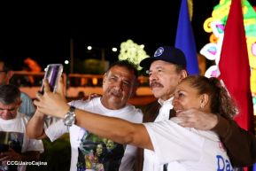 Acto de entrega de buses a cooperativas en celebración a la epopeya de la toma del Palacio Nacional