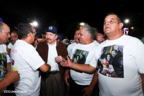Acto de entrega de buses a cooperativas en celebración a la epopeya de la toma del Palacio Nacional