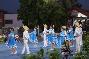 Acto de entrega de buses a cooperativas en celebración a la epopeya de la toma del Palacio Nacional