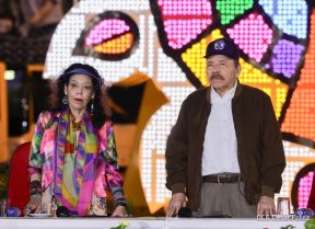 Acto de entrega de buses a cooperativas en celebración a la epopeya de la toma del Palacio Nacional