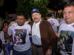 Acto de entrega de buses a cooperativas en celebración a la epopeya de la toma del Palacio Nacional