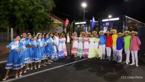 Acto de entrega de buses a cooperativas en celebración a la epopeya de la toma del Palacio Nacional