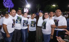 Acto de entrega de buses a cooperativas en celebración a la epopeya de la toma del Palacio Nacional