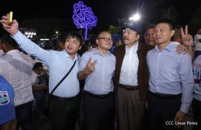 Acto de entrega de buses a cooperativas en celebración a la epopeya de la toma del Palacio Nacional