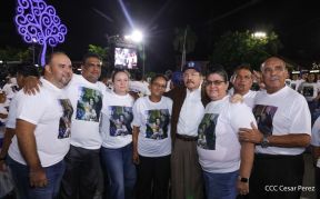 Acto de entrega de buses a cooperativas en celebración a la epopeya de la toma del Palacio Nacional