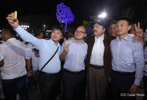 Acto de entrega de buses a cooperativas en celebración a la epopeya de la toma del Palacio Nacional