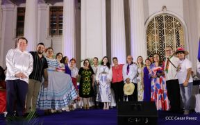 Celebración del Día Nacional del Huipil