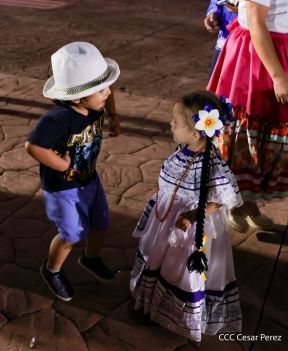 Celebración del Día Nacional del Huipil