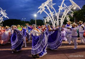 Celebración del Día Nacional del Huipil