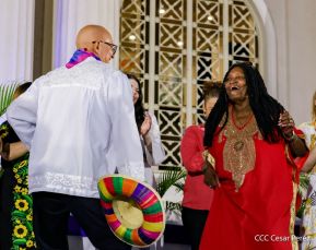 Celebración del Día Nacional del Huipil