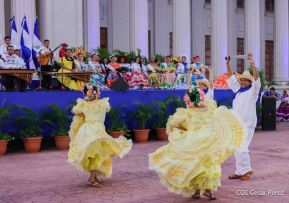 Celebración del Día Nacional del Huipil