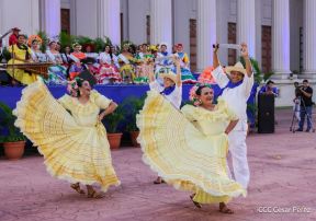 Celebración del Día Nacional del Huipil