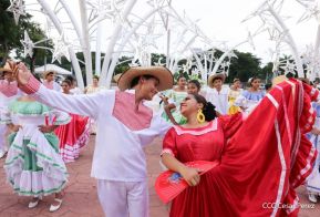 Celebración del Día Nacional del Huipil
