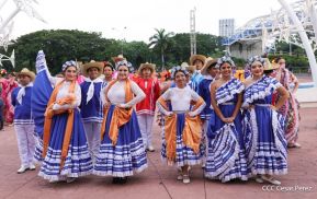 Celebración del Día Nacional del Huipil