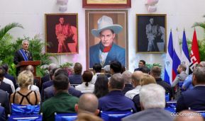 Compañero Alexander Khokhólikov recibe la Orden José de Marcoleta en el Grado de Gran Cruz 