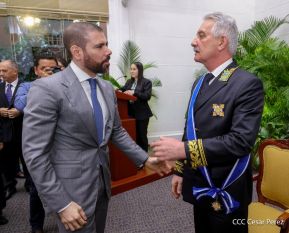 Compañero Alexander Khokhólikov recibe la Orden José de Marcoleta en el Grado de Gran Cruz 