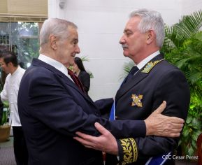 Compañero Alexander Khokhólikov recibe la Orden José de Marcoleta en el Grado de Gran Cruz 