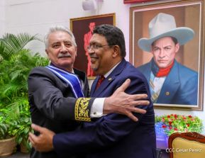 Compañero Alexander Khokhólikov recibe la Orden José de Marcoleta en el Grado de Gran Cruz 