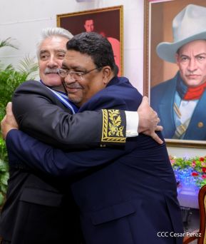 Compañero Alexander Khokhólikov recibe la Orden José de Marcoleta en el Grado de Gran Cruz 