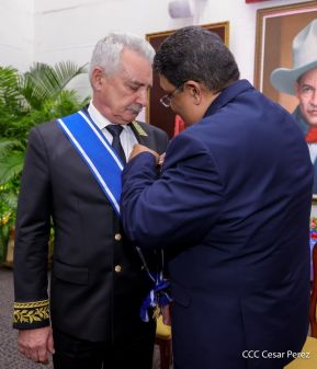 Compañero Alexander Khokhólikov recibe la Orden José de Marcoleta en el Grado de Gran Cruz 