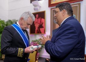Compañero Alexander Khokhólikov recibe la Orden José de Marcoleta en el Grado de Gran Cruz 