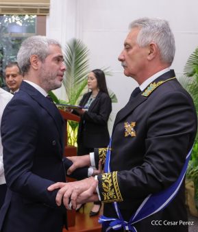 Compañero Alexander Khokhólikov recibe la Orden José de Marcoleta en el Grado de Gran Cruz 