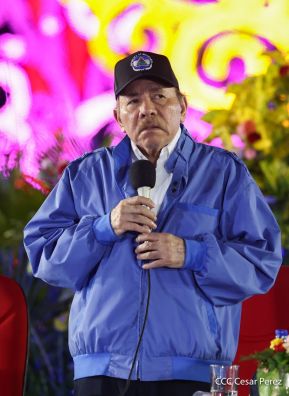 Conmemoración de los 45 años de fundación de la Policía Nacional y el Ministerio del Interior