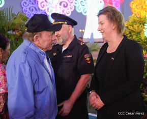 Conmemoración de los 45 años de fundación de la Policía Nacional y el Ministerio del Interior