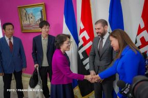 Autoridades nicaragüenses se reúnen con delegación de la República Popular China encabezada por Huang Xiaowei