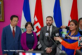 Autoridades nicaragüenses se reúnen con delegación de la República Popular China encabezada por Huang Xiaowei