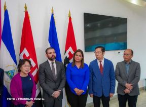 Autoridades nicaragüenses se reúnen con delegación de la República Popular China encabezada por Huang Xiaowei