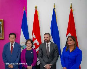 Autoridades nicaragüenses se reúnen con delegación de la República Popular China encabezada por Huang Xiaowei