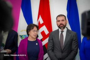 Autoridades nicaragüenses se reúnen con delegación de la República Popular China encabezada por Huang Xiaowei