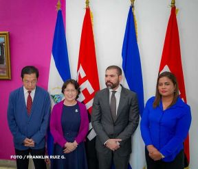 Autoridades nicaragüenses se reúnen con delegación de la República Popular China encabezada por Huang Xiaowei