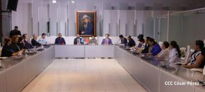 Autoridades nicaragüenses se reúnen con delegación de la República Popular China encabezada por Huang Xiaowei