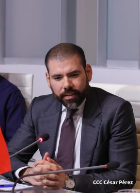 Autoridades nicaragüenses se reúnen con delegación de la República Popular China encabezada por Huang Xiaowei