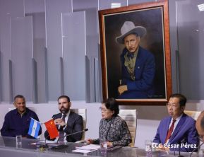 Autoridades nicaragüenses se reúnen con delegación de la República Popular China encabezada por Huang Xiaowei